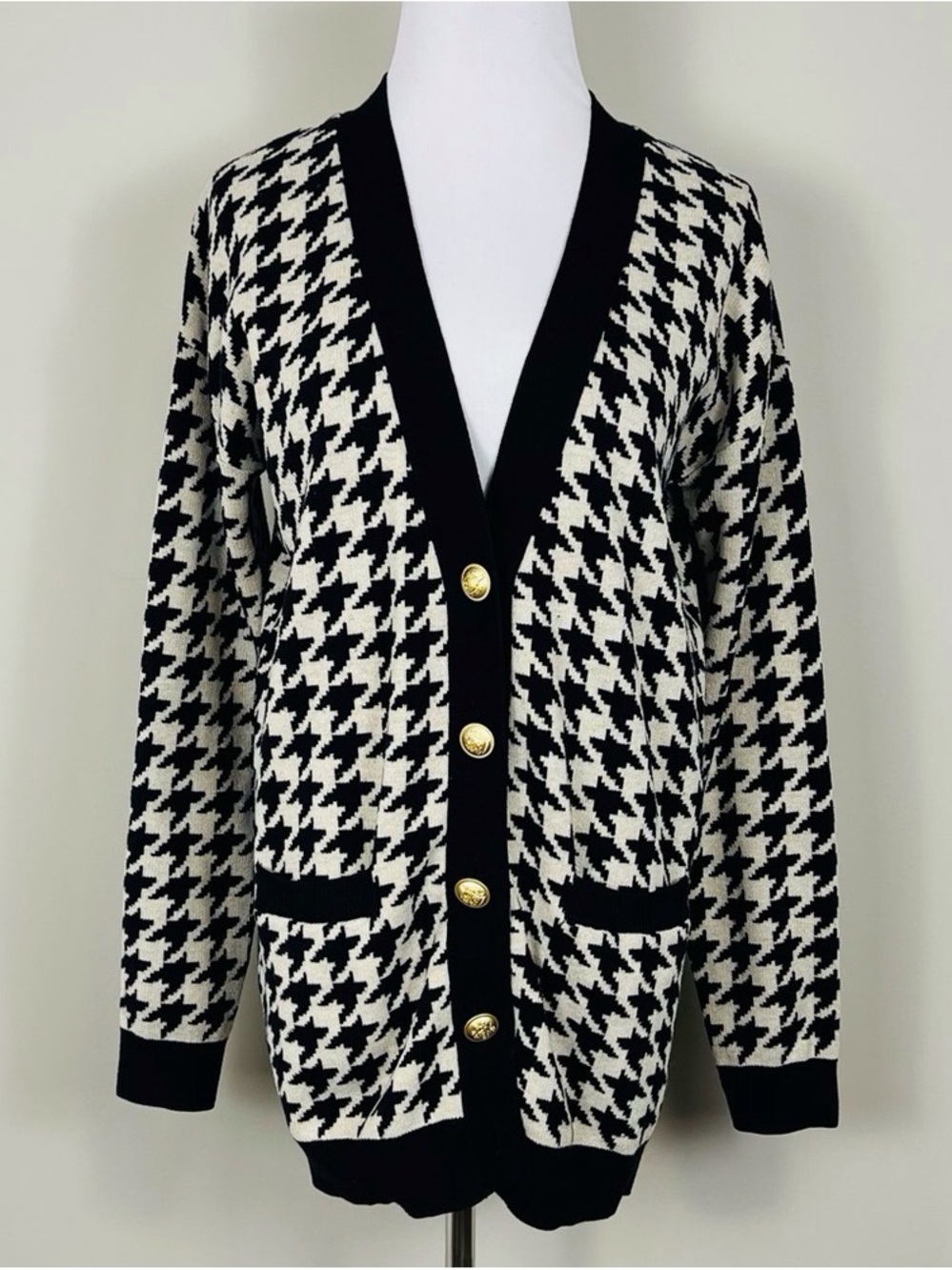 RW&CO. Black & Cream Houndstooth V-Neck Button Cardigan